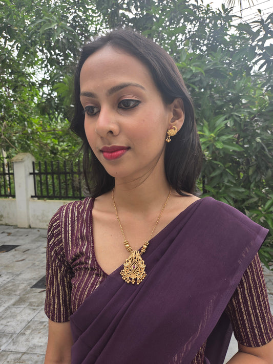 SuvarnaMayuri Premium Quality Mat Finish Antique Gold Mid length Chain Set with Ruby Stone