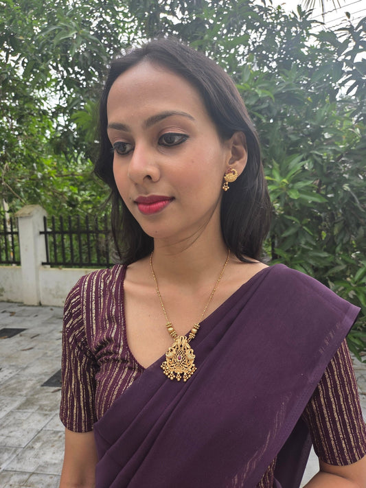 SuvarnaMayuri Premium Quality Mat Finish Antique Gold Mid length Chain Set with Ruby Stone