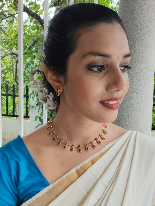 Geethika Beautiful and Elegant Simple Traditional Necklace Set