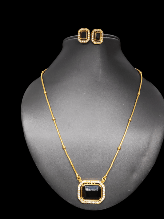 Verdura Charm Premium Quality Mid Length Simple and Elegant Chain with Charming Stone Pendant