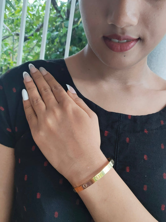 Axis Gold Premium Quality Budget Friendly Anti-Tarnished Openable Free Size Kada Bangle
