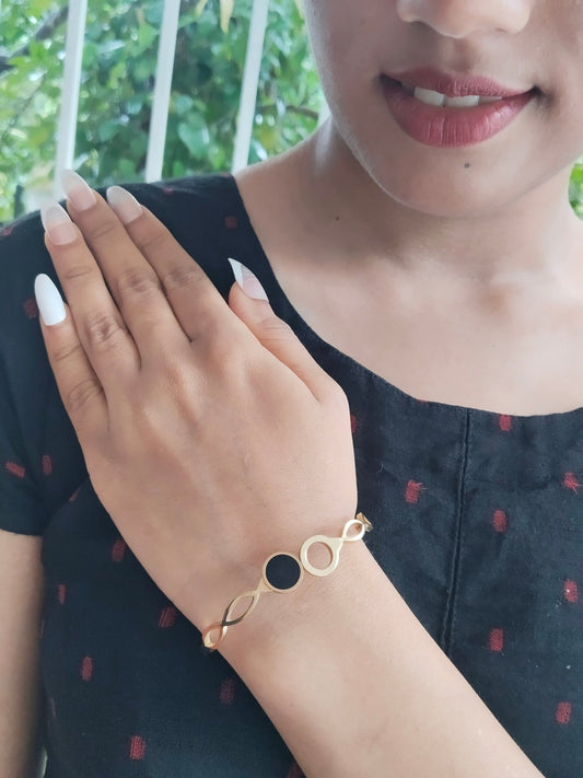 Vanta Twist Premium Quality Budget Friendly Anti-Tarnished Openable Free Size Kada Bangle