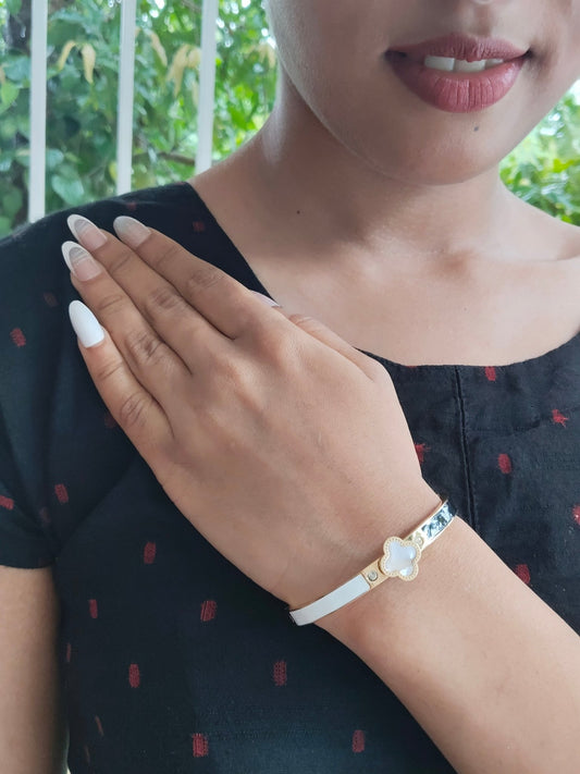 Yinmaya Premium Quality Budget Friendly Anti-Tarnished Openable Free Size Kada Bangle