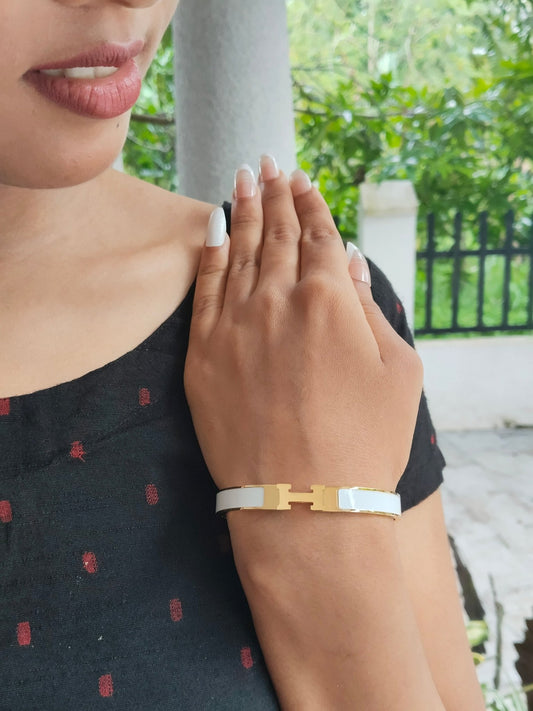 Sitaara Premium Quality Budget Friendly Anti-Tarnished Openable Free Size Kada Bangle