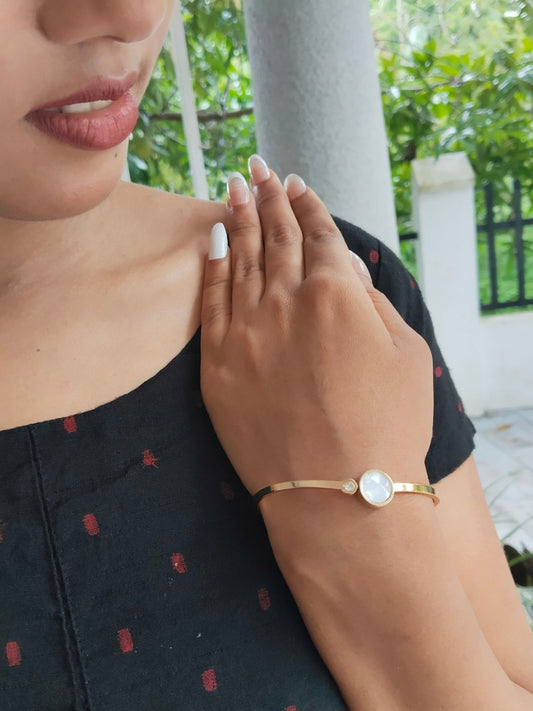 Solara Glow Premium Quality Budget Friendly Anti-Tarnished Openable Free Size Kada Bangle