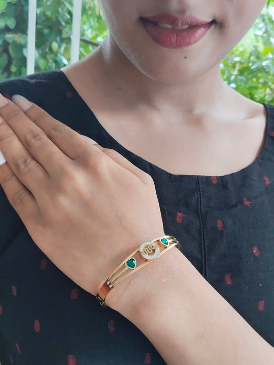 Naagmani Premium Quality Budget Friendly Anti-Tarnished Openable Free Size Kada Bangle