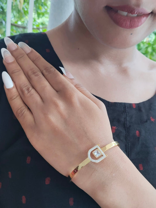 Divine D Premium Quality Budget Friendly Anti-Tarnished Openable Free Size Kada Bangle