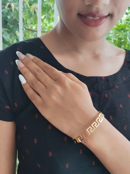 Linear Luxe Premium Quality Budget Friendly Anti-Tarnished Openable Free Size Kada Bangle