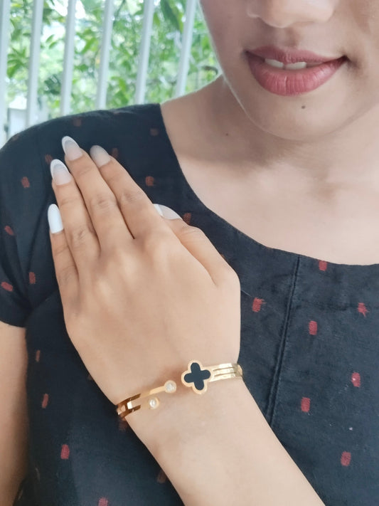 Meghakriti Premium Quality Budget Friendly Anti-Tarnished Openable Free Size Kada Bangle