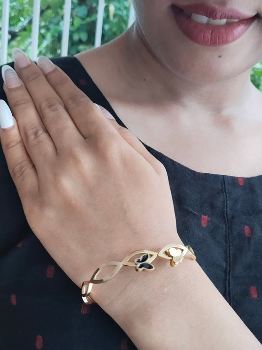 Wink of Gold Premium Quality Budget Friendly Anti-Tarnished Openable Free Size Kada Bangle