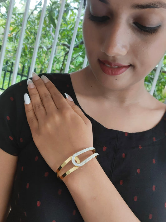 Jvalika Premium Quality Budget Friendly Anti-Tarnished Openable Free Size Kada Bangle