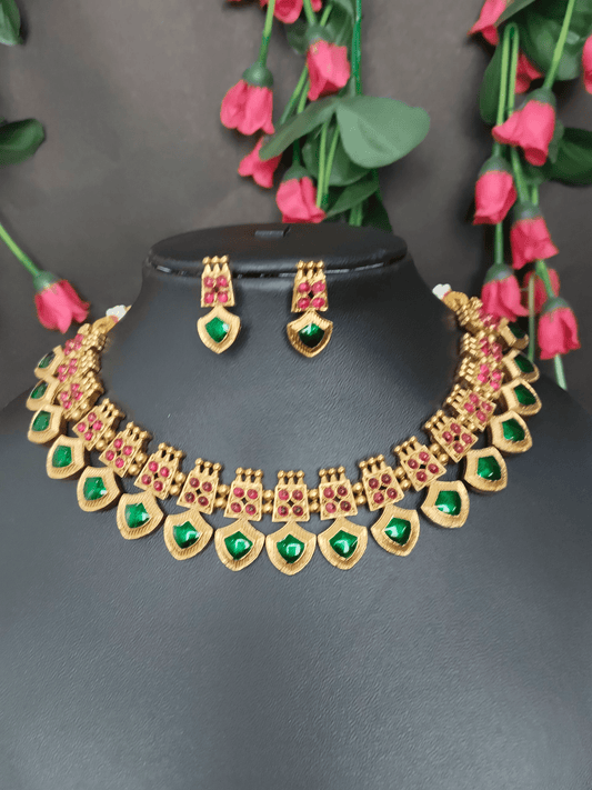 Aura of Avani Premium Quality Elegant And Beautiful Traditional Palakka Necklace Set